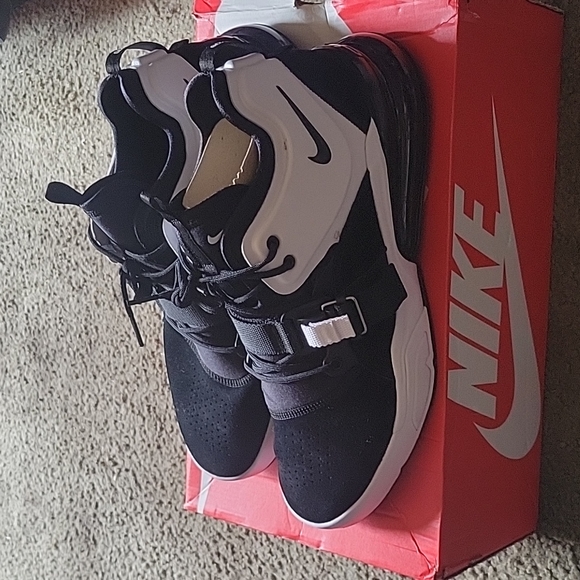 Nike Air Force 270 - Picture 3 of 5
